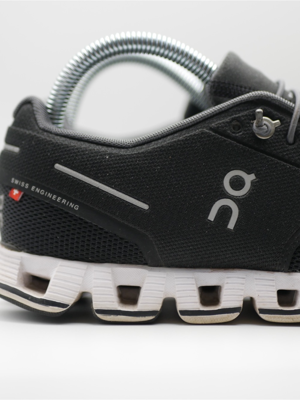 On cloud Running Black Athletic Running Shoes - Picture 2 of 12